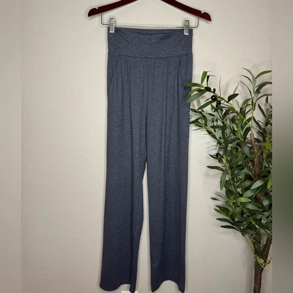 Vuori Women's Charcoal Wide Leg Pants - Picture 1 of 6